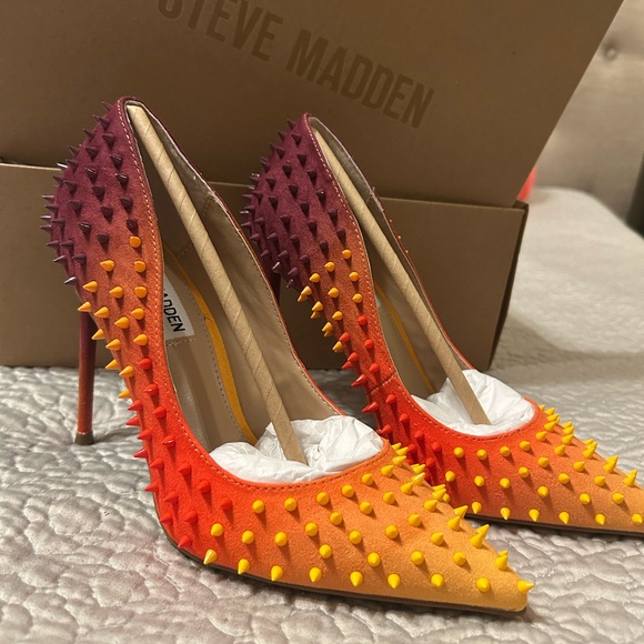 NEW Steve Madden Vala-S 4” high stiletto in size 6! - Picture 5 of 9